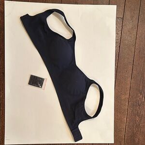 Seamless Black Sports Bra - Comfortable Everyday Support